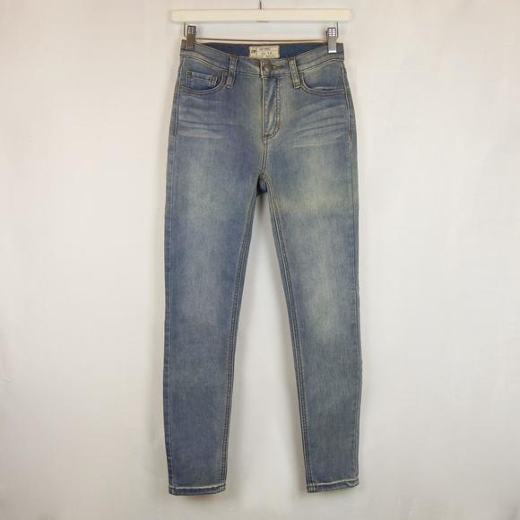 NEW FREE PEOPLE gummy high-rise stretch jeans in dusty blue - Picture 1 of 3